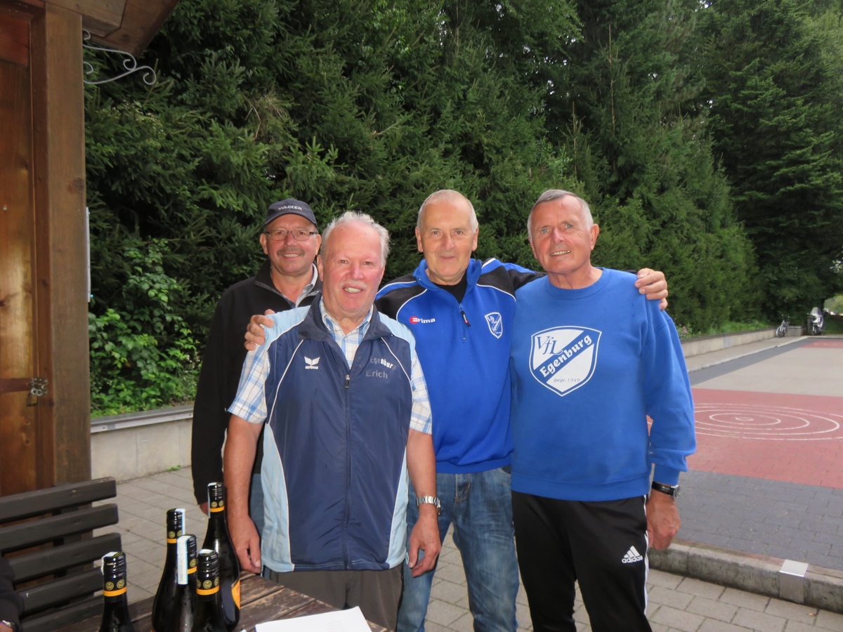 von links: Sportwart Gottfried Burkhart, Erich Meitinger 2. Platz, Vereinsmeister Otto Weigel, Hans Waronitza 3. Platz